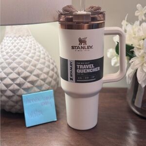 BNWT in original box!  Limited edition Stanley Magnolia Copper and Cream